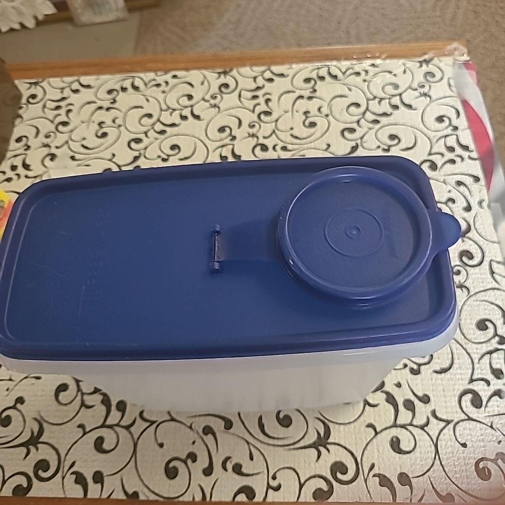 Tupperware Cereal Dispenser - Picture 3 of 8